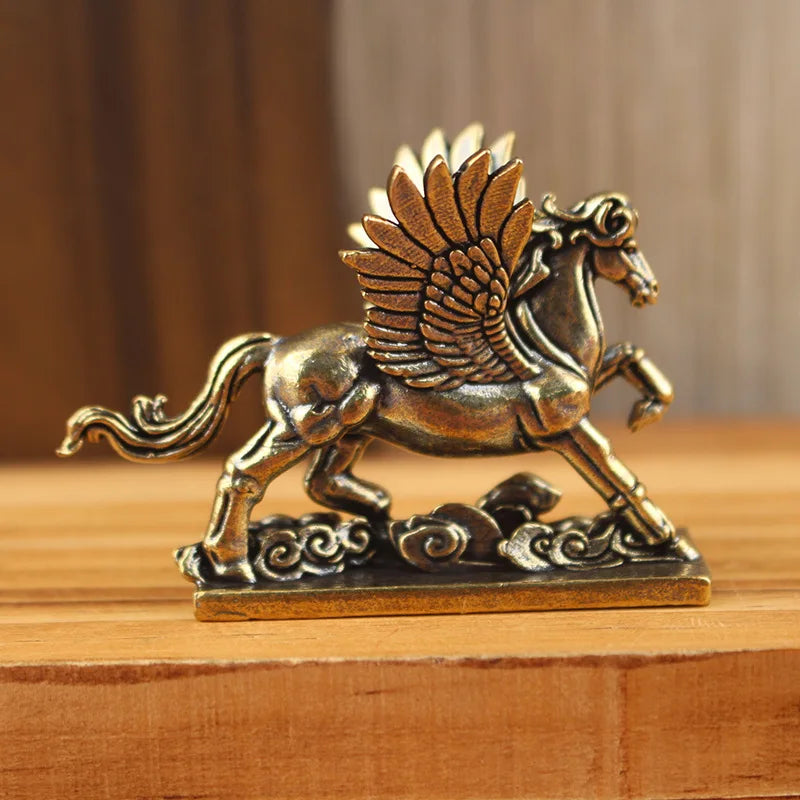 statuette cheval ailé bronze doré relief mythologique base ornée motifs ondulés decoratif aspect vieilli
