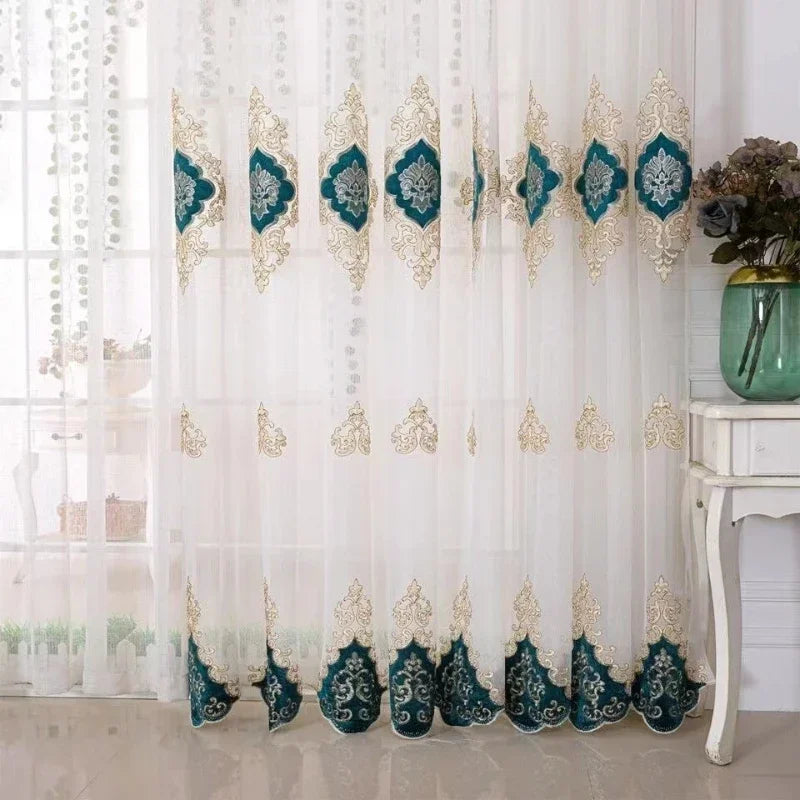 rideau blanc vert doré brodé floral élégant moderne fenêtre hospitalité