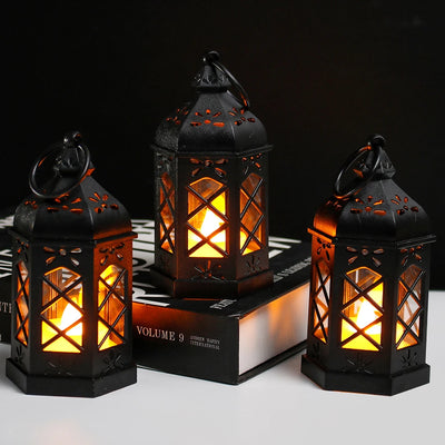 Lanterne LED vintage suspendue noire dans un jardin