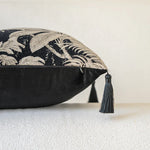housse coussin lit motif végétal jacquard brodé élégant decoration maison noir beige adhésif