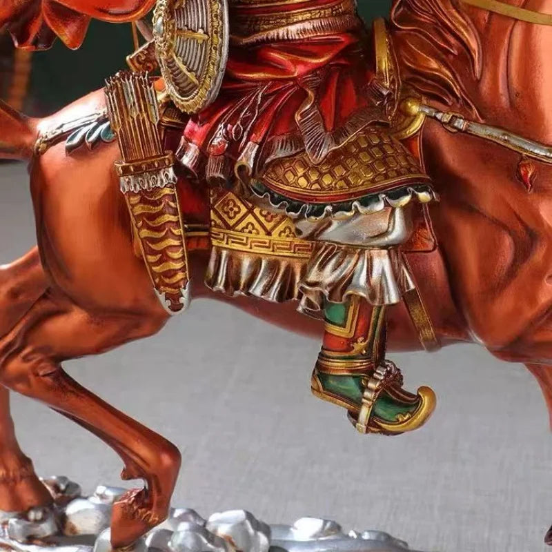 statue équestre décorative armure texturée motifs floraux base argentée drapeau rouge lotus pot blanc