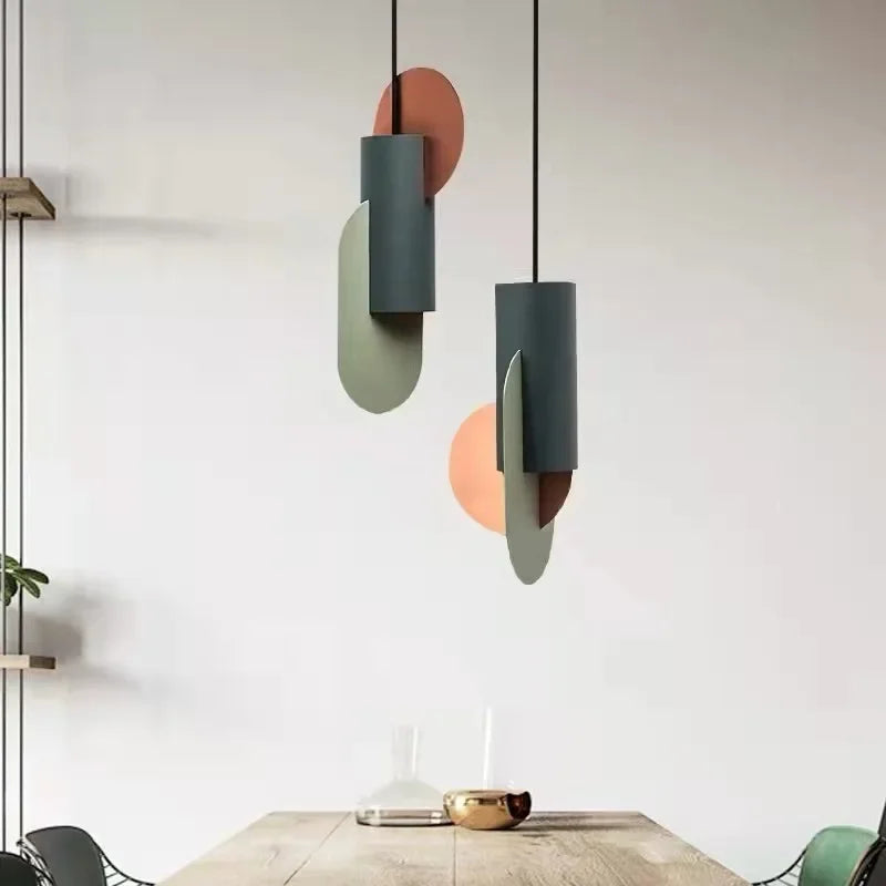 suspension lumineuse moderne gris vert orange forme géométrique simple