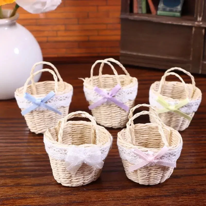 panier rotin tissé rubans dentelle rustique vintage décoration enfant jouet maison poupée