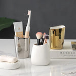 accessoires salle bain ensemble moderne or argent blanc céramique tasse brosse dentifrice savon crème