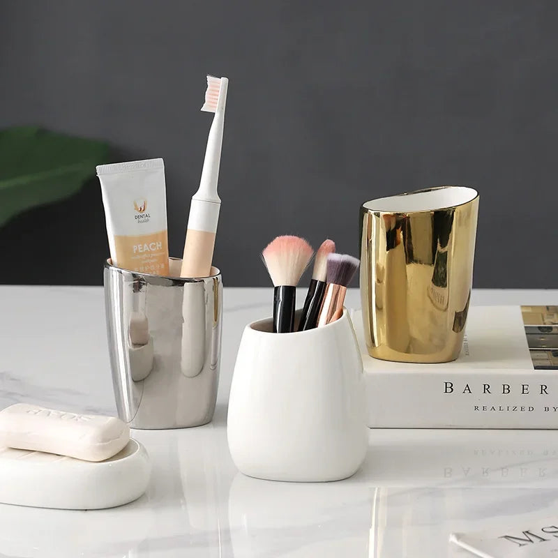 accessoires salle bain ensemble moderne or argent blanc céramique tasse brosse dentifrice savon crème