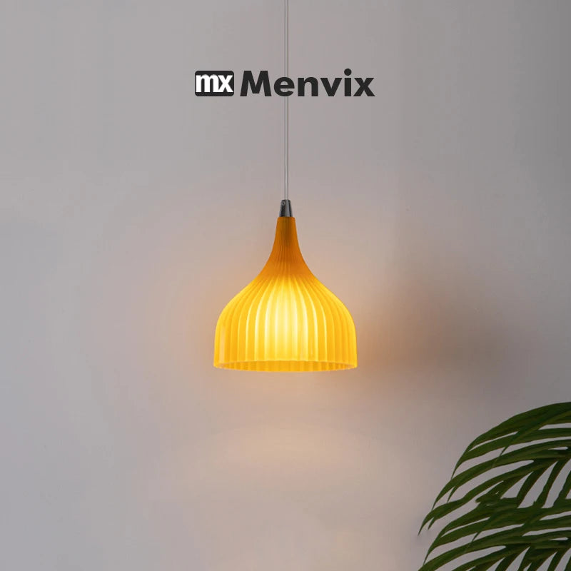 suspension lumineuse moderne plissée jaune blanc argenté câble métallique salon restaurant chambre principale
