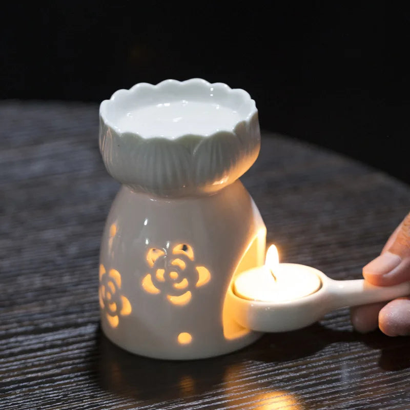 bougie parfumée support céramique blanc motifs floraux poignée classiqueintérieur décoration élégante sophistiquée