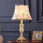 lampe table classique vintage abat jour tissu floral brodé couleur or bleu turquoise beige