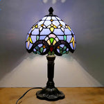 Vue de côté de la lampe de chevet avec socle en résine et câble