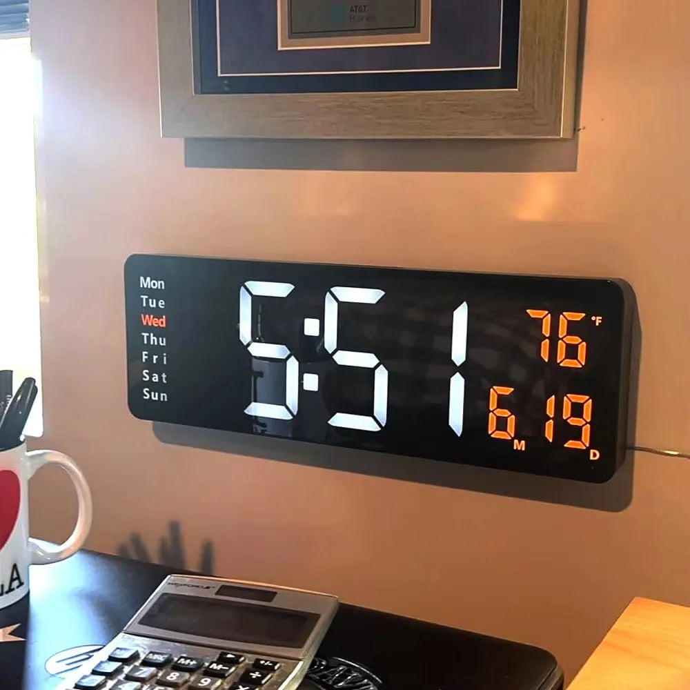 horloge murale numérique moderne noir orange vert télécommande affichage led minimaliste