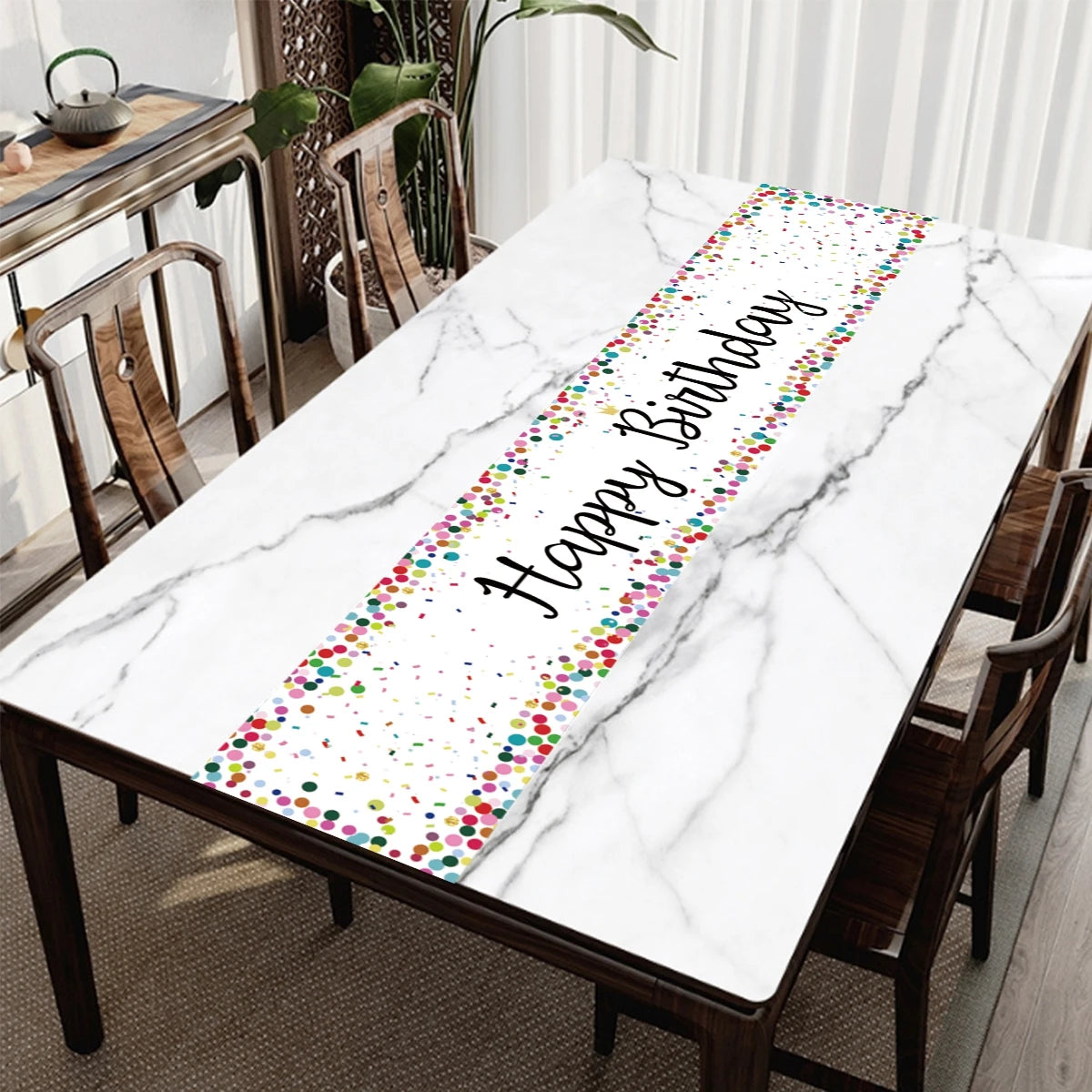 table runner happy birthday multicolore points colorés écriture cursive fête anniversaire moderne festif