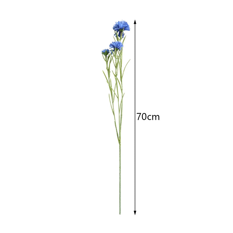 décoration intérieure bouquet fleurs artificielles bleues blanches roses longues tiges vertes vase transparent festonnée