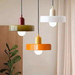 lumière suspendue moderne verre opaque ajouré rouge vin blanc orange jaune vert câble noir