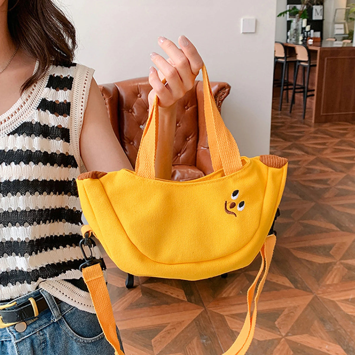 sac bandoulière toile jaune moderne sourire brodé poignée détachable casual