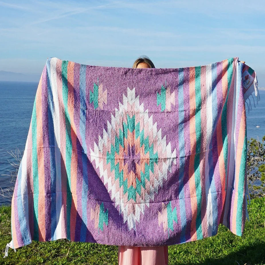 tapis rayé multicolore ethnique couverture plage pompons voyage hospitalière aztèque nouveau classique post moderne
