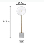 décoration moderne lampes sculpturales transparentes abatjours texturés base cube doré blanc chambre