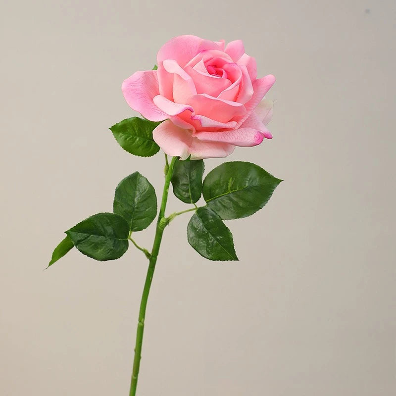 décoration intérieure bouquet roses artificielles classiques soie blanches vertes mariage anniversaire
