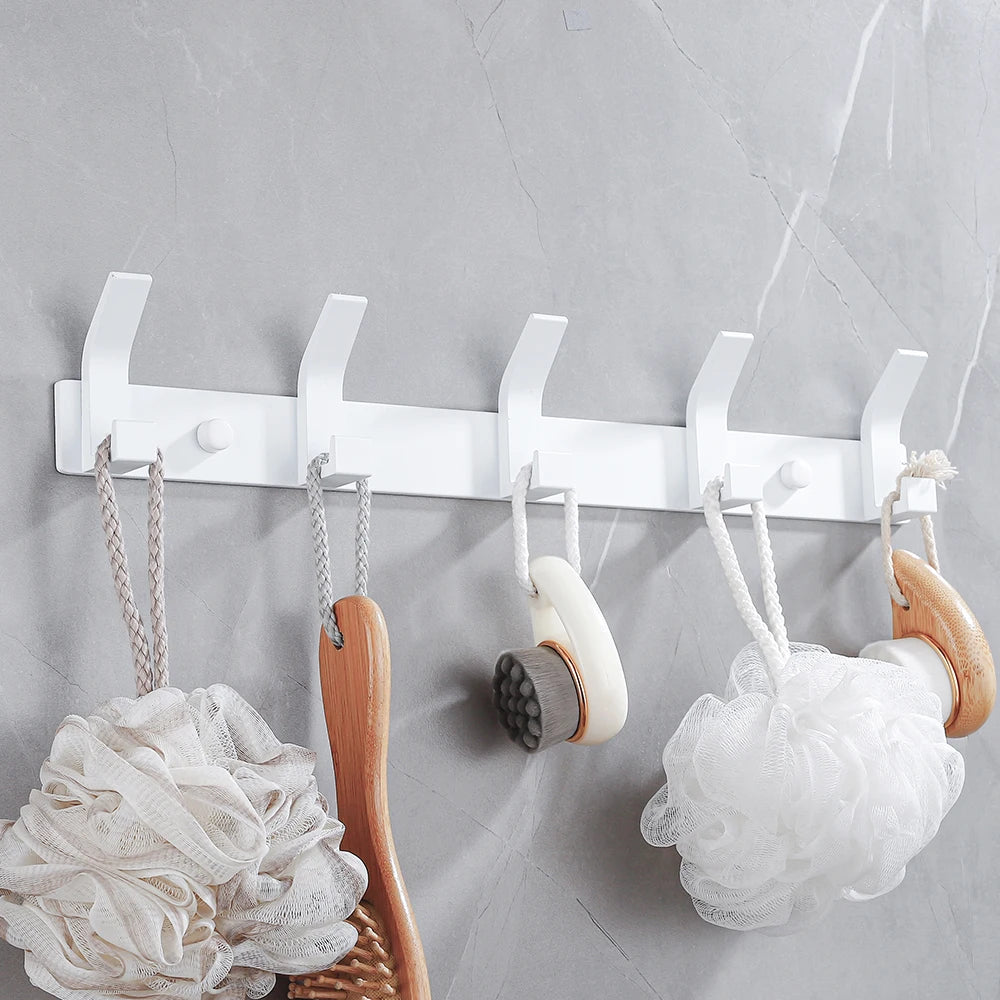 porte serviettes mural blanc moderne crochets cordons rangement salle bain minimaliste