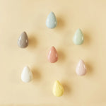 pinces linge modernes formes gouttes couleurs blanches grises roses jaunes bleues brillantes