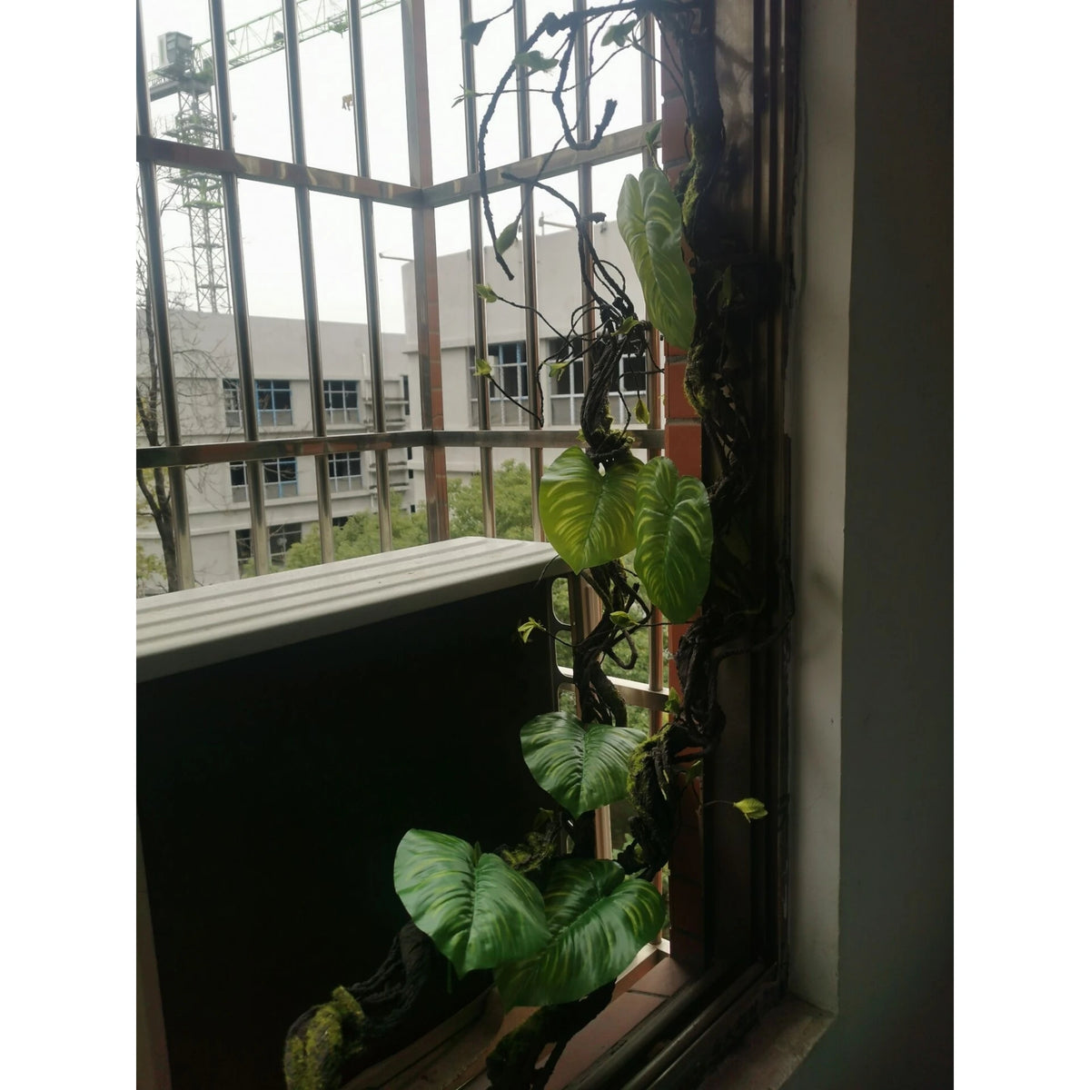 plante artificielle feuilles vertes naturelles intérieure extérieure décoration accrochée grandes feuilles veinées arrangement vert