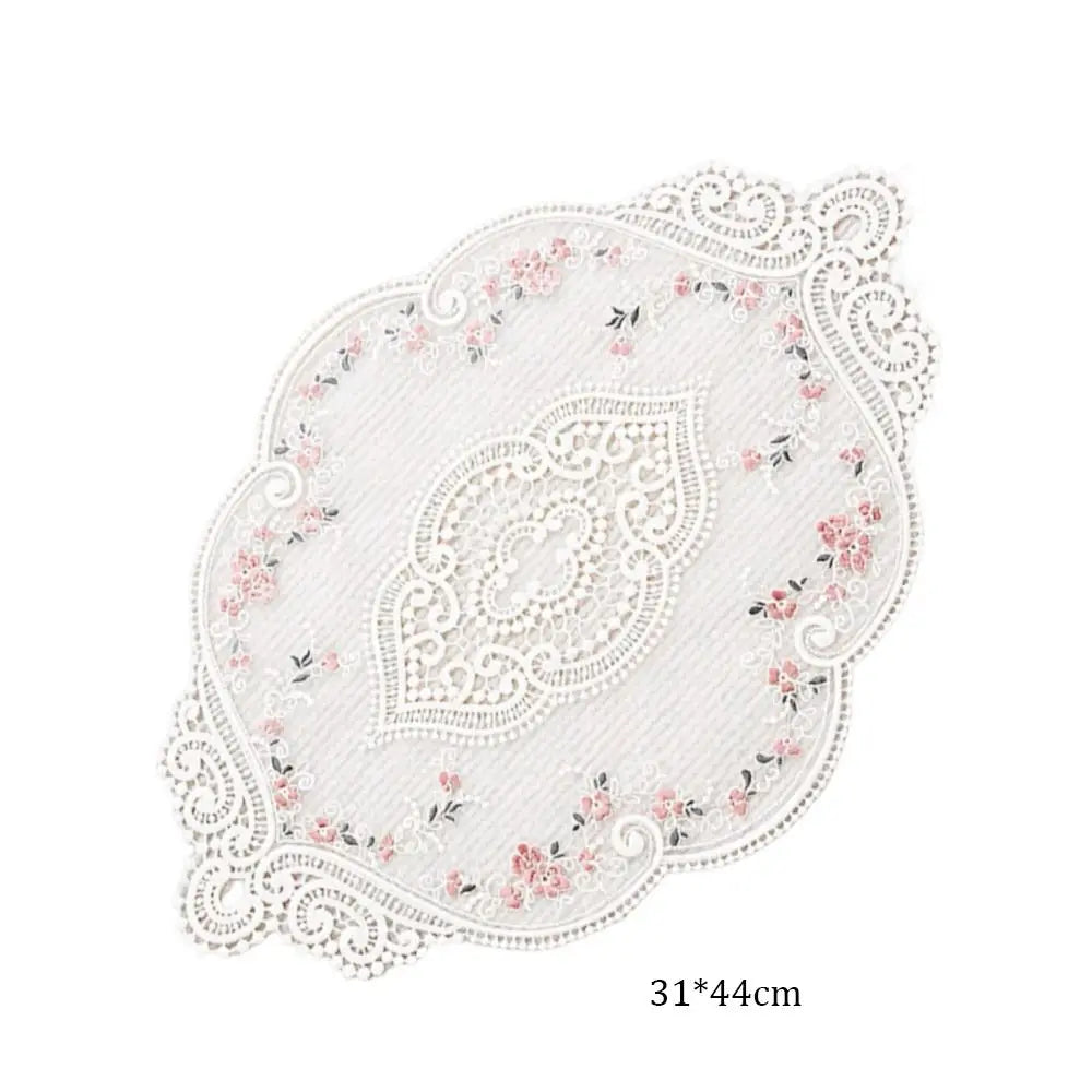 serviette table brodée dentelle florale blanc rose pâle vintage romantique tissu anti brûlure table