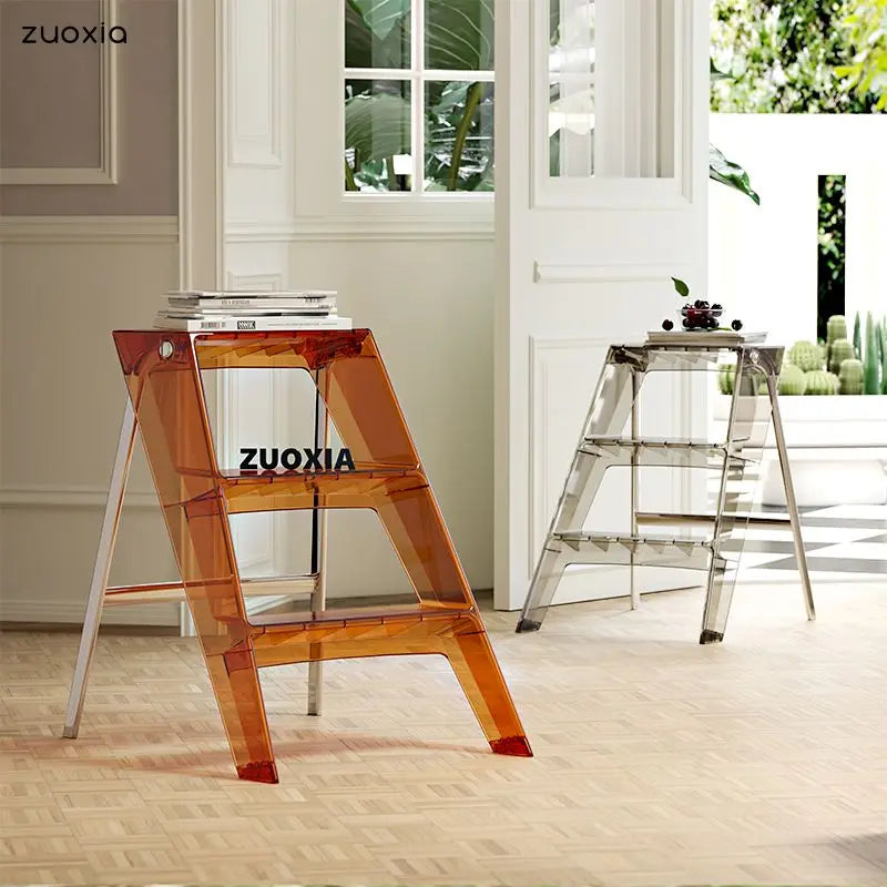 trois marches plastique transparent moderne minimaliste pieds métalliques porte ouverte poids 150kg