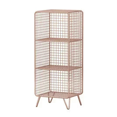 étagère moderne or gris métal maille trois niveaux livres plantes horloge lampe panier