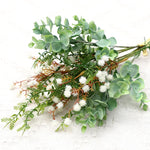 décoration intérieure bouquet artificiel feuilles vertes fleurs blanches jaunes roses naturel salon jardin