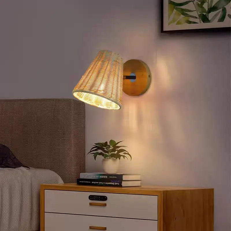 lampe murale moderne tissée rotin beige clair éclairage quotidien fixée mur câble électrique
