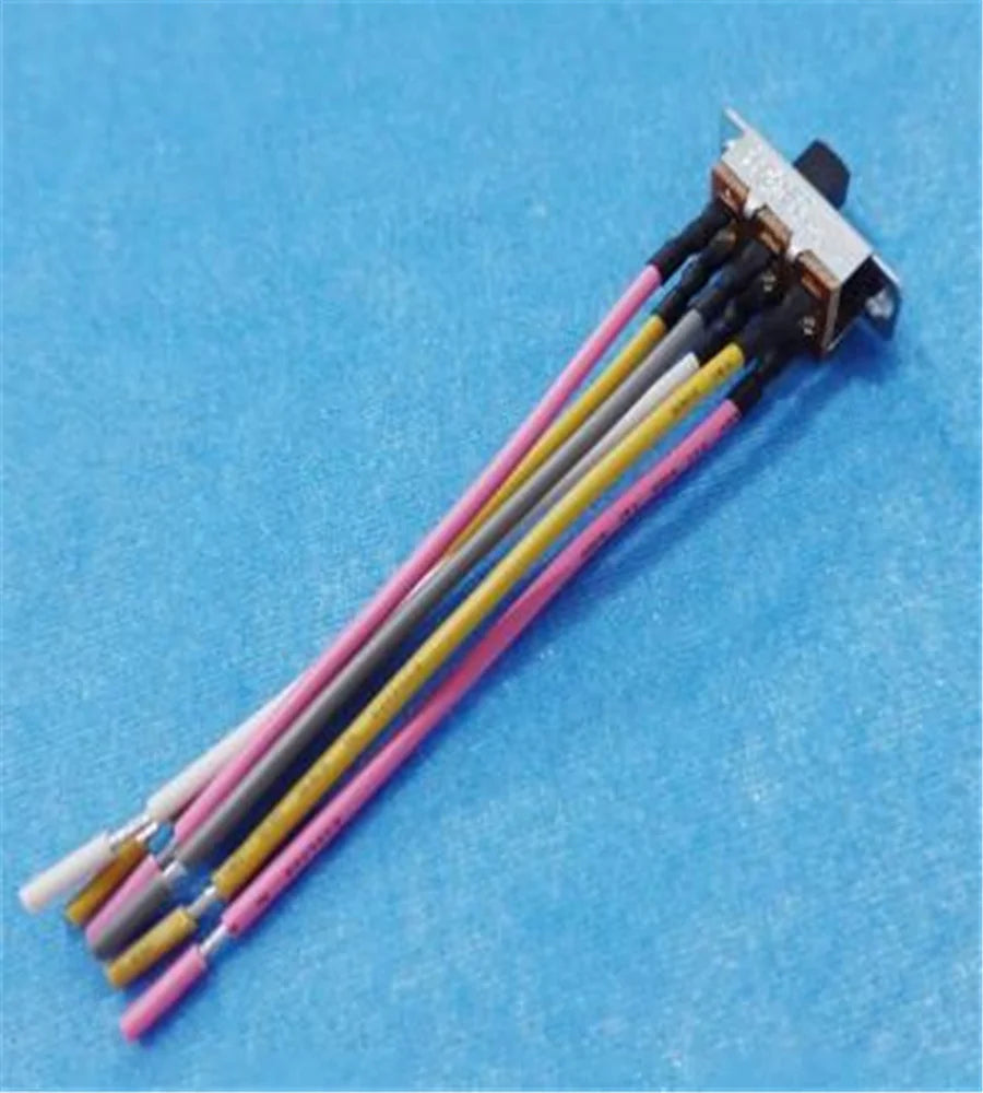 ventilateur interrupteur avant arrière éclairage câbles gris rose jaune noir opaques lisses