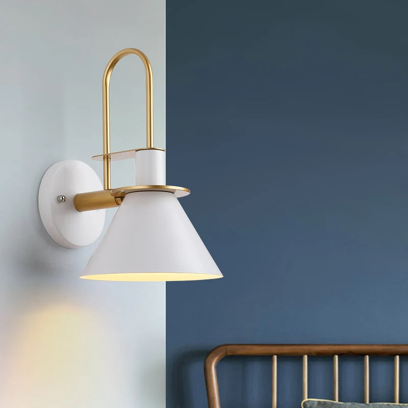 lampe murale moderne conique vis fixation noir blanc rose bleu marine jaune gris minimaliste