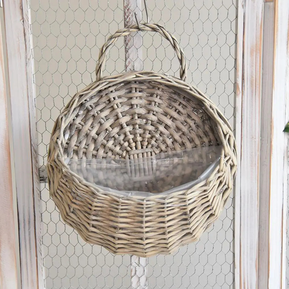 panier suspendu tressé rotin marron clair brun foncé gris rustique naturel crochets