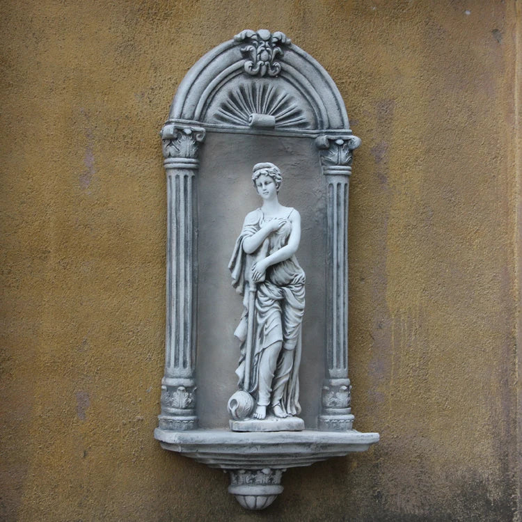 décoration murale extérieure statue classique antique grise sculptée détaillée bar patio