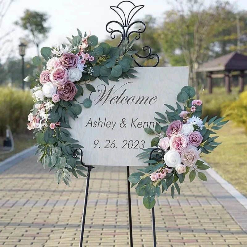 décorations florales mariage rose violet blanc feuilles vertes arches signes bienvenue