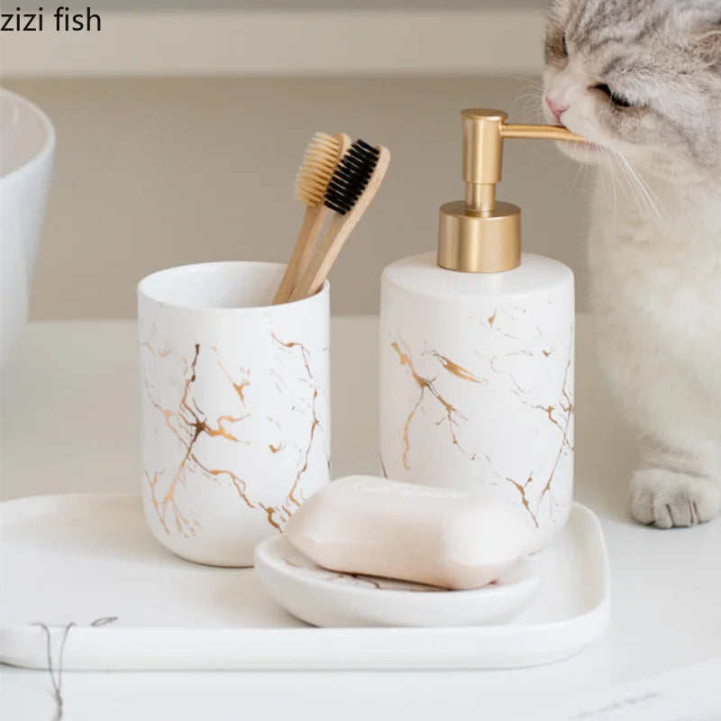 ensemble salle bain moderne blanc doré marbre veines élégant pompe tasse dents support savon