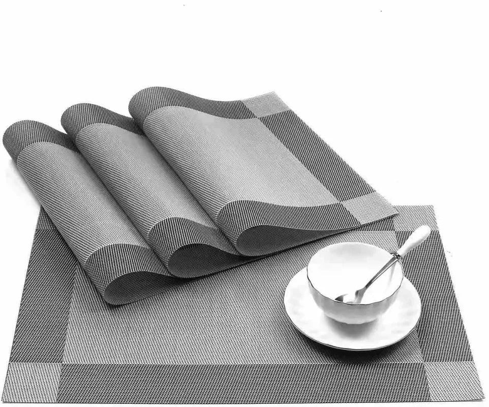 tapis table moderne rayures horizontales beige marron gris clair assiette cuillère couteau tasse