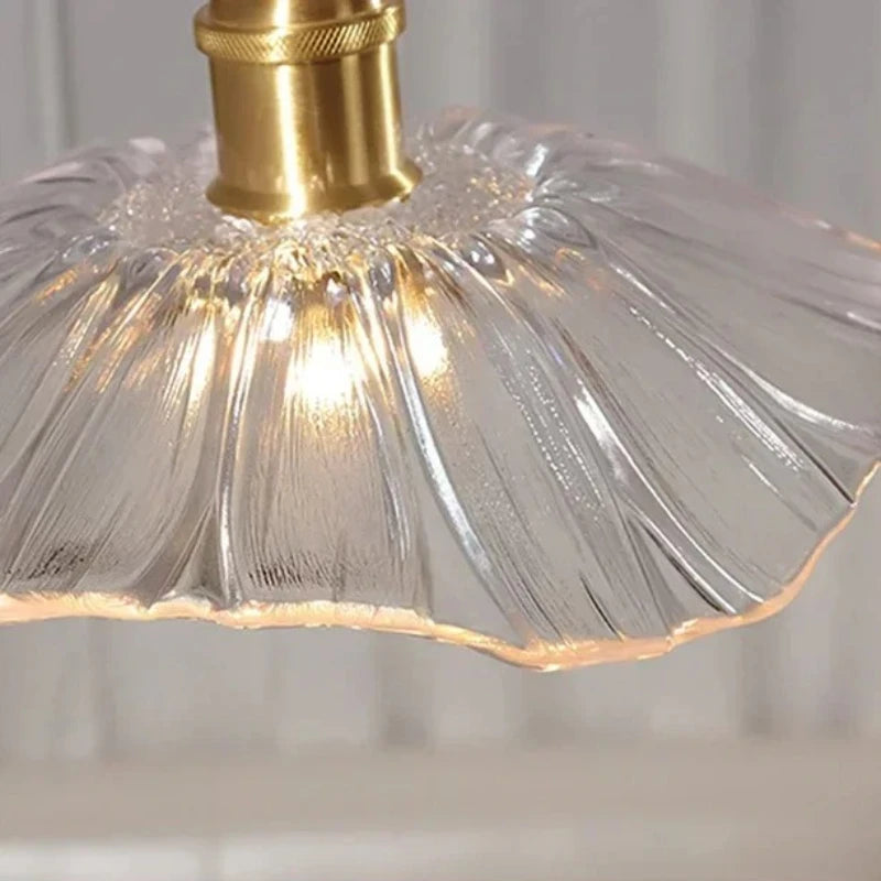 lampe suspendue or transparente motif floral texture ondulée moderne élégante tringle câble