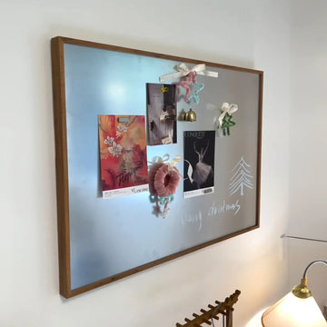 tableau blanc effaçable sec moderne cadre bois couleur bleu clair beige décorations arbres cerfs