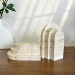 support livres pierre naturelle moderne beige clair taches noires salon décoration
