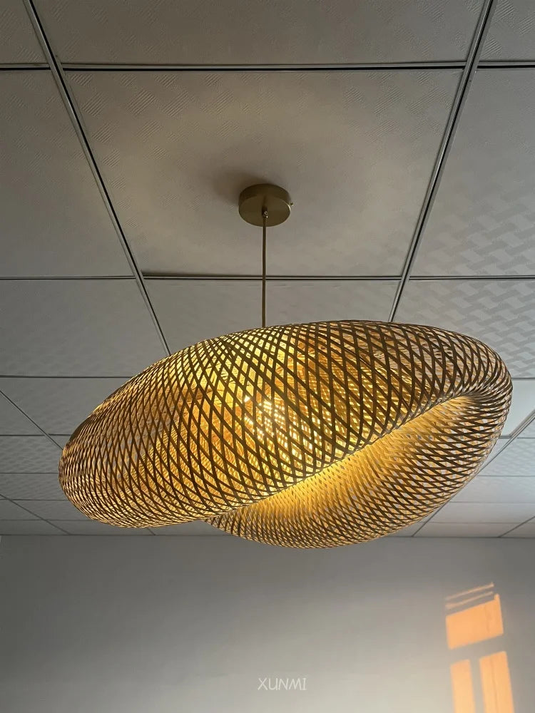 suspension lumineuse moderne tissée bambou fibre naturelle beige clair passe câble autonome