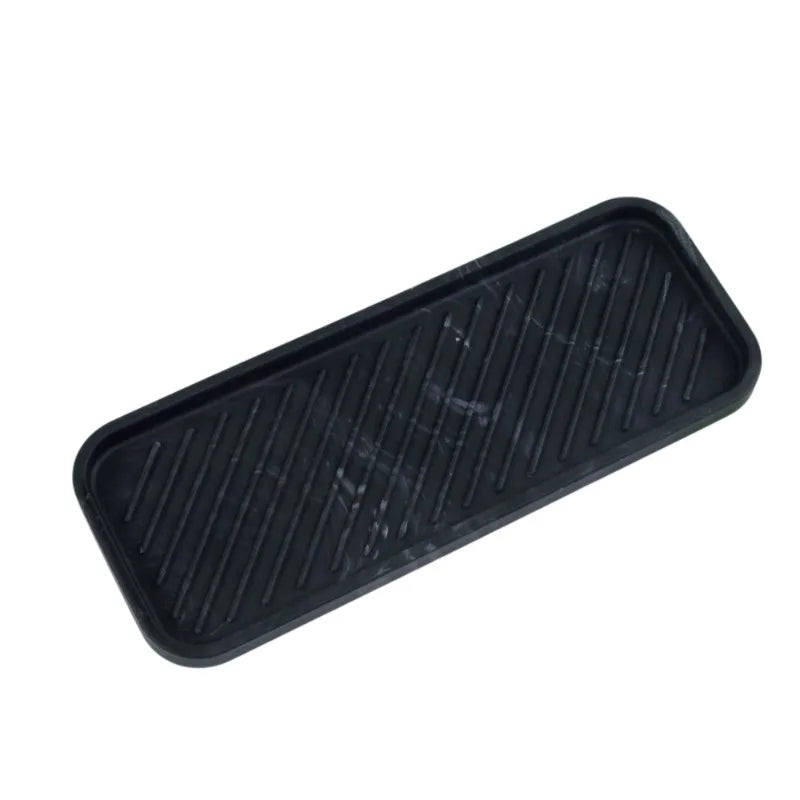 plateau rangement moderne noir blanc rayures diagonales distributeur savon gant toilette flacon parfum huiles