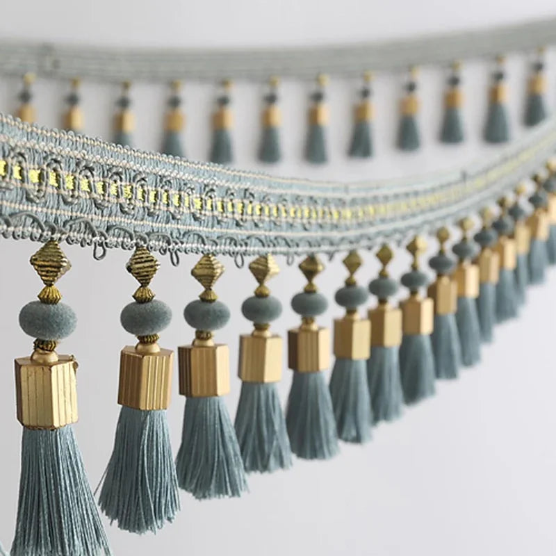 ruban brodé pompons rouge doré classique élégant blanc marron gris décoration artisanal bricolage