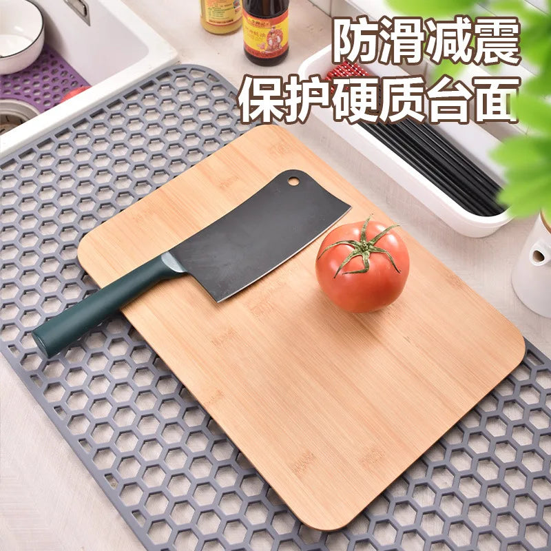 tapis protection silicone moderne gris perforations antidérapant cuisine vaisselle fond évier résistance chaleur