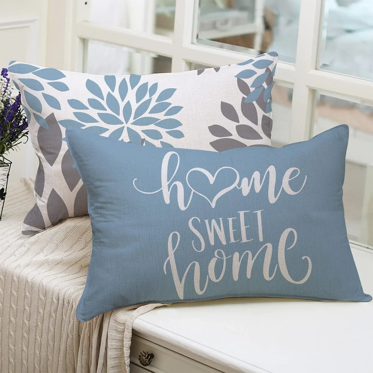 coussin décoratif moderne motif floral géométrique bleu clair gris beige