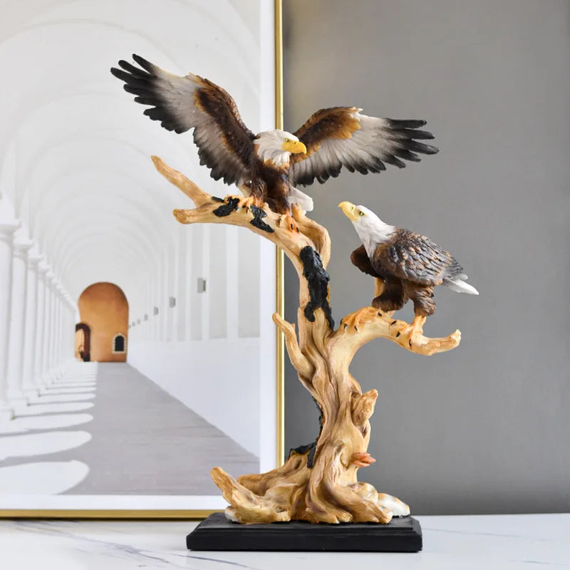 sculpture d'aigle réaliste résine marron noir blanche plumage détaillé base noire intérieur moderne chambre