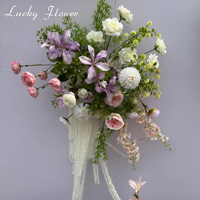 décoration mariage extérieur fleurs artificielles rose blanches romantique suspension fils