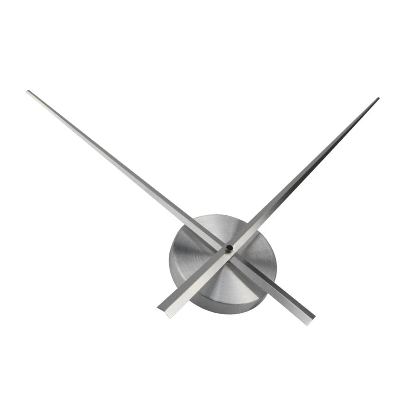 horloge murale moderne mécanisme aiguille métal doré argenté minimaliste nature morte