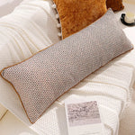 housse coussin décoration moderne motif géométrique brodé noir blanc pompons maison luxe