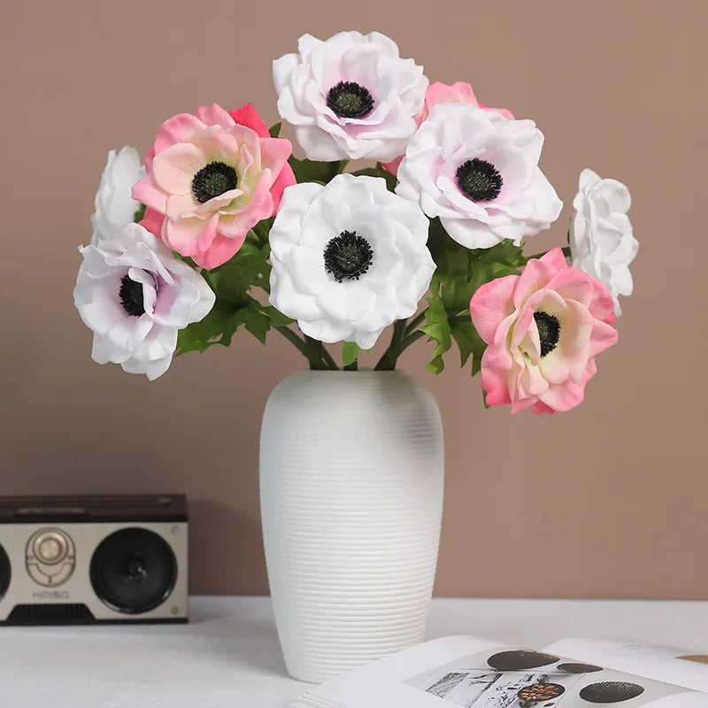 décoration intérieure bouquet fleurs artificielles anémones rose blanches violets minimaliste mariage anniversaire