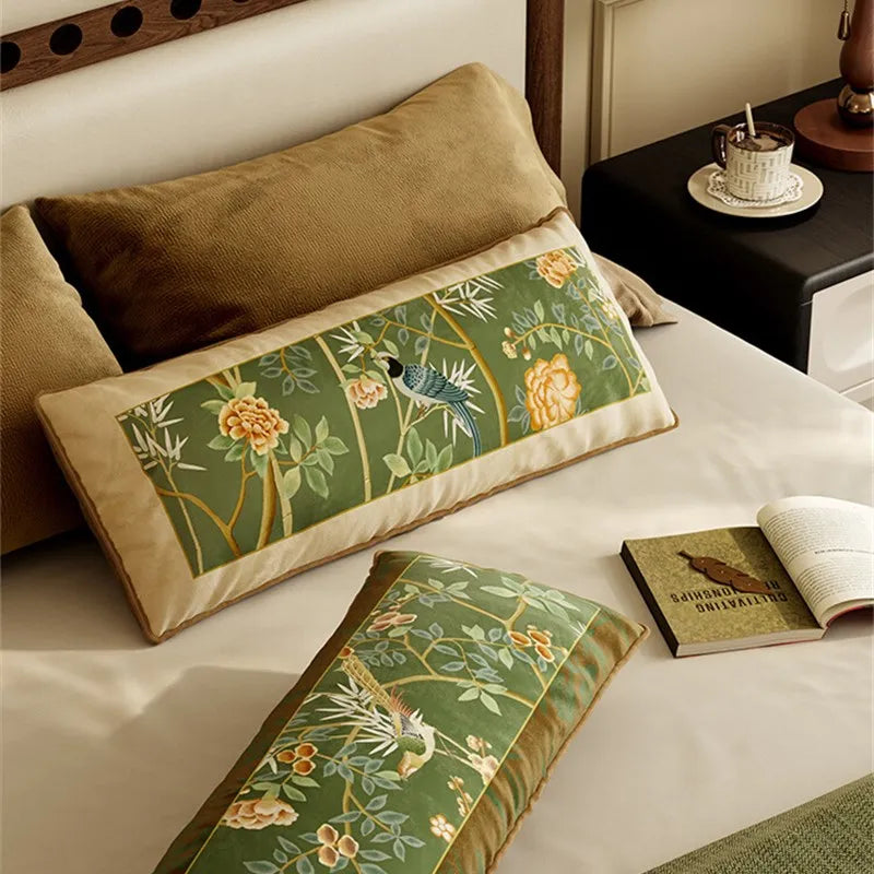 coussin carré velours floral oiseau vert beige traditionnel décor maison lit sofa nouvelle collection